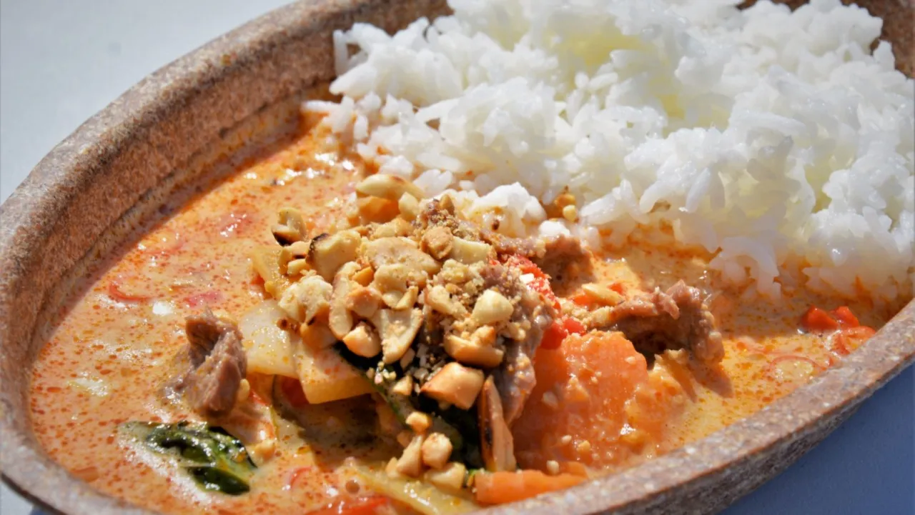 ż&oacute;łte czerwone zielone curry