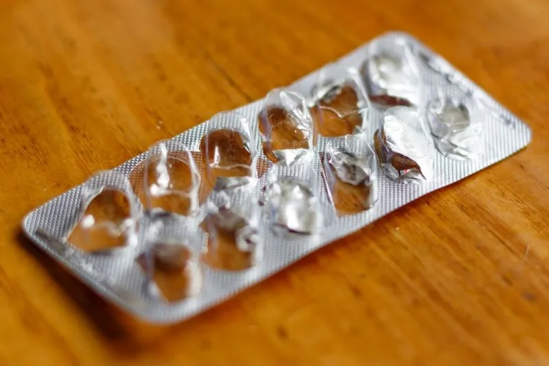 luźne tabletki bez opakowania