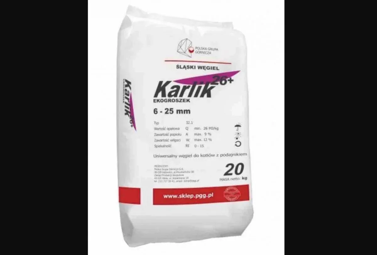 Worek ekogroszku Karlik 26+. Zastanawiasz się, który ekogroszek lepszy karlik czy pieklorz? Ten produkt to uniwersalny węgiel do kotłów z podajnikiem.