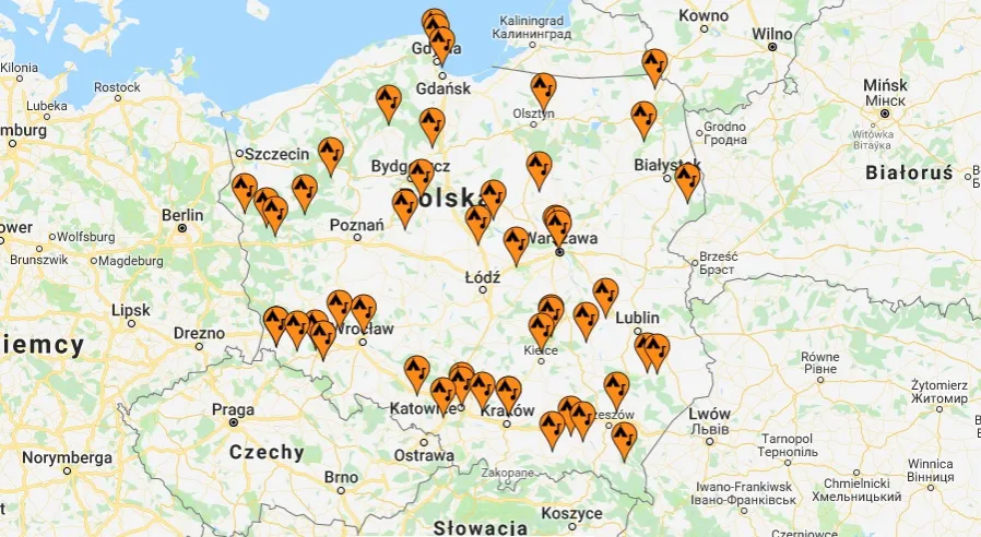 Mapa Polski z zaznaczonymi miastami festiwalowymi i symbolami muzycznymi