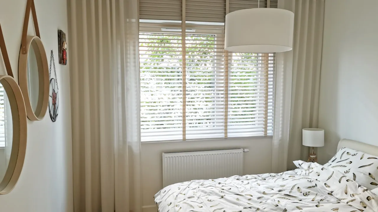 Sypialnia komfortowy sen aranżacja okna