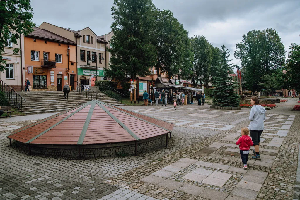 Rynek w Ustrzykach Dolnych z lotu ptaka