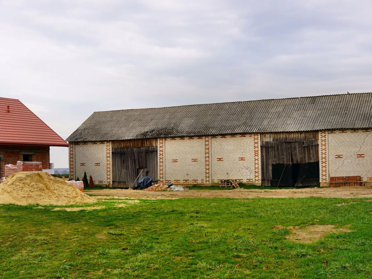 budynek gospodarczy zły stan techniczny