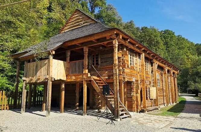 Skansen w Sanoku architektura drewniana