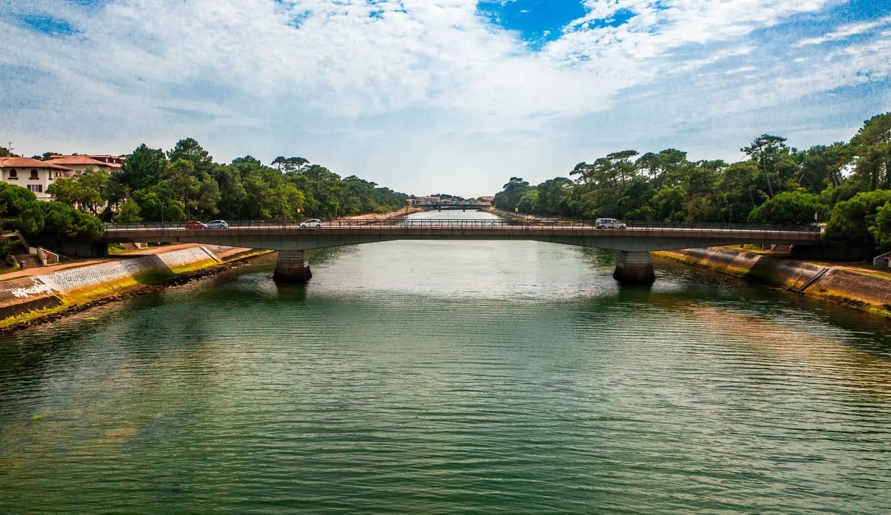 Plage oc&eacute;ane Hossegor et lac marin Hossegor contraste