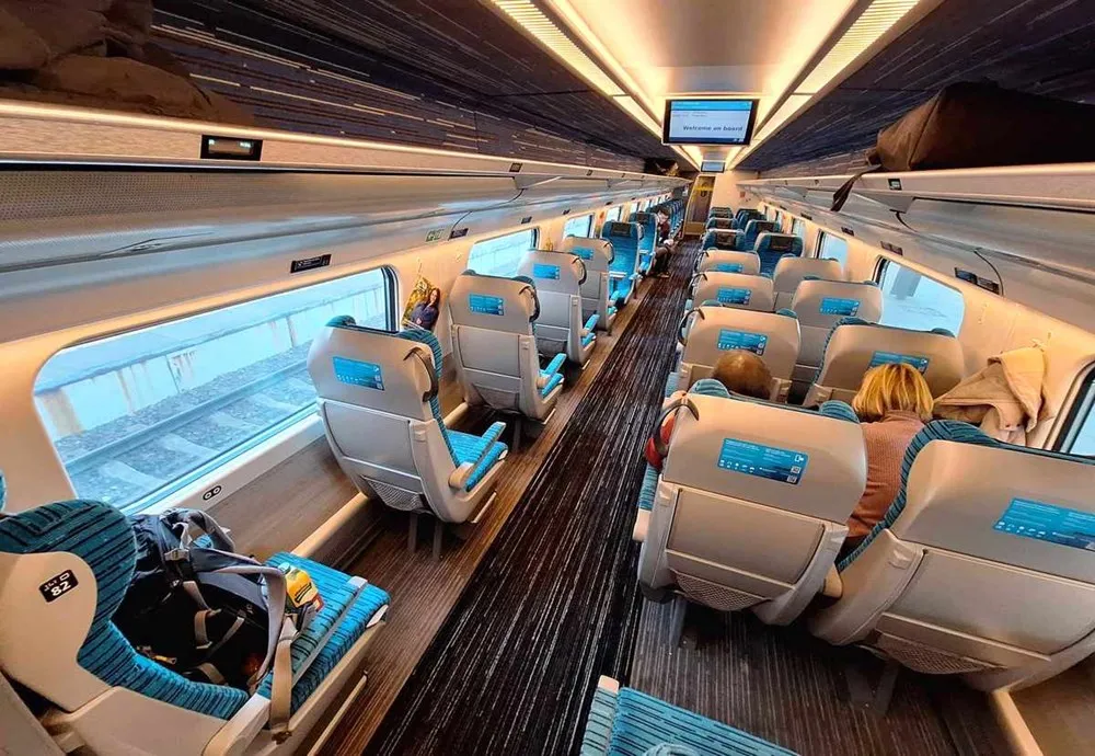 Wnętrze Pendolino klasa 2 fotele