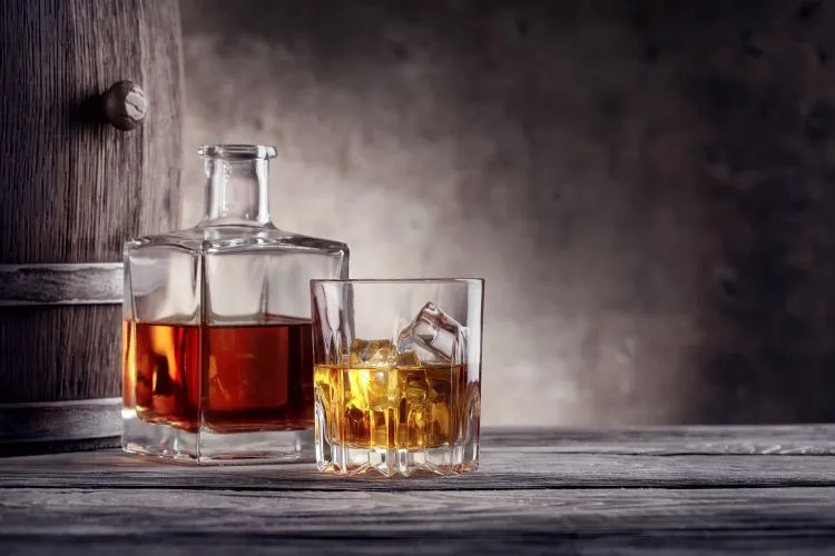 Zdjęcie Czym się różni bourbon od whisky? Kluczowe różnice i smaki