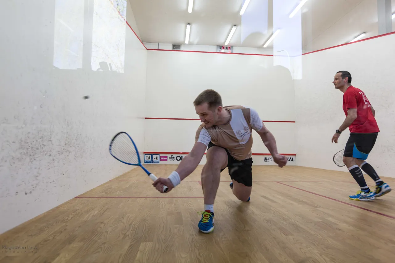 Zdjęcie Na czym polega gra w squasha? Poznaj zasady i tajniki sportu
