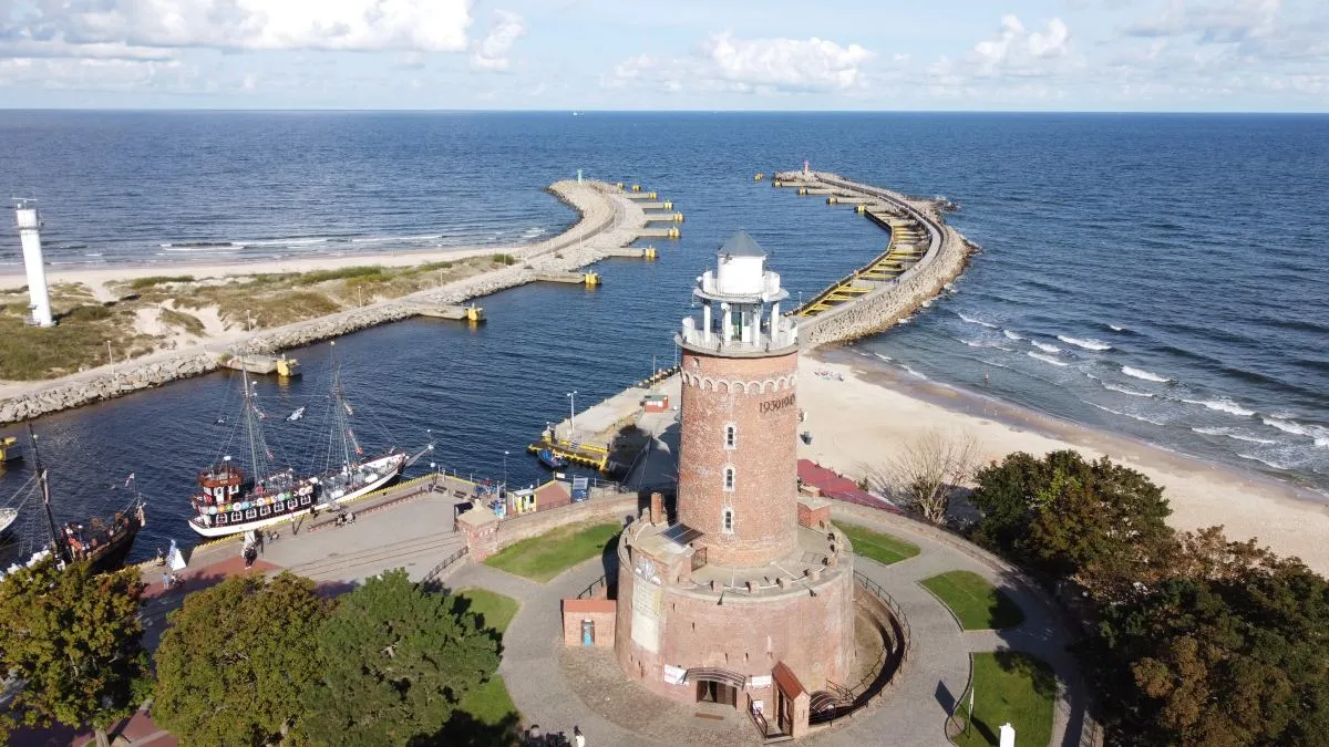 Kołobrzeg molo latarnia morska