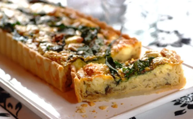 zapiekanka z ciasta francuskiego ze szpinakiem i fetą składniki