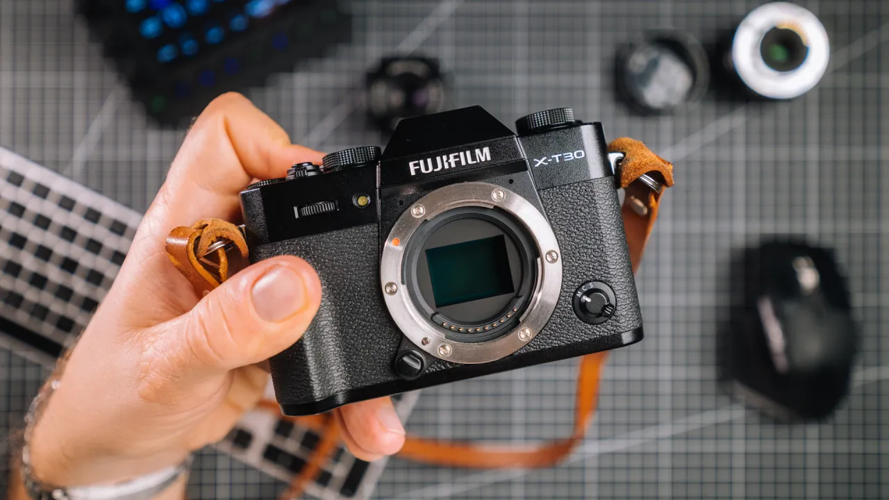 Zdjęcie Ile kosztuje profesjonalny aparat? Ceny, koszty i por&oacute;wnanie modeli