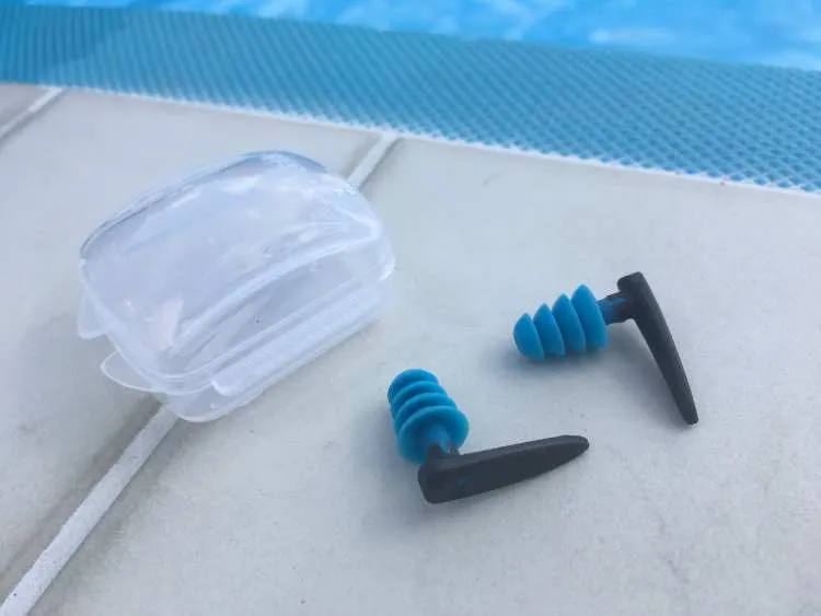 rodzaje zatyczek do pływania por&oacute;wnanie