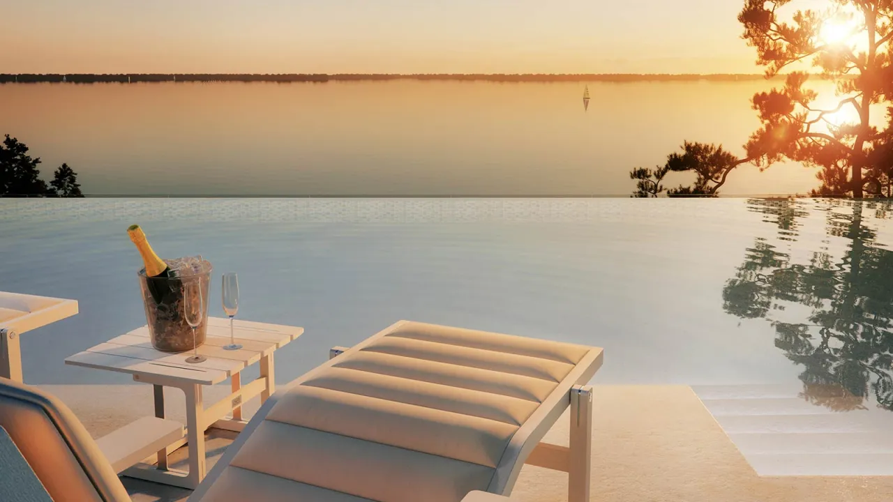 Luksusowy basen infinity z widokiem na jezioro