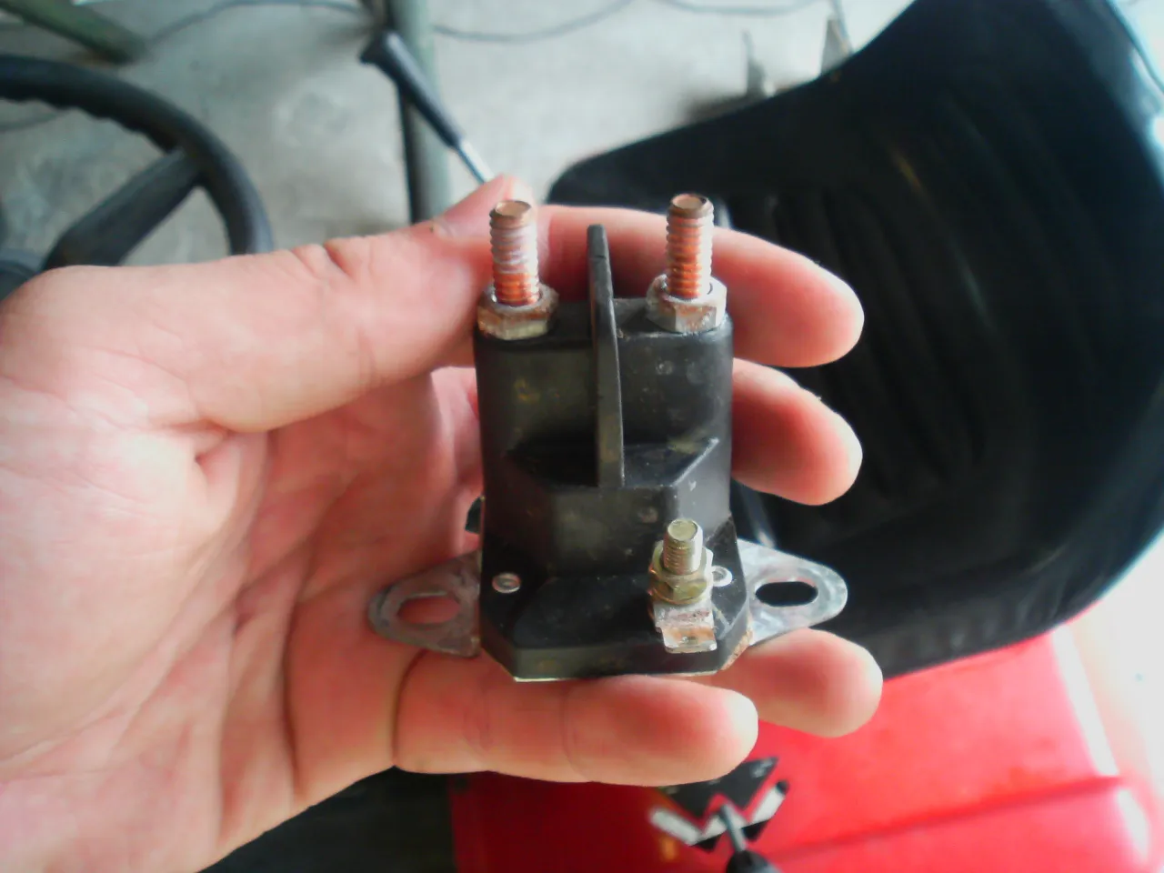 Bezpieczeństwo uruchamiania traktorka kosiarki