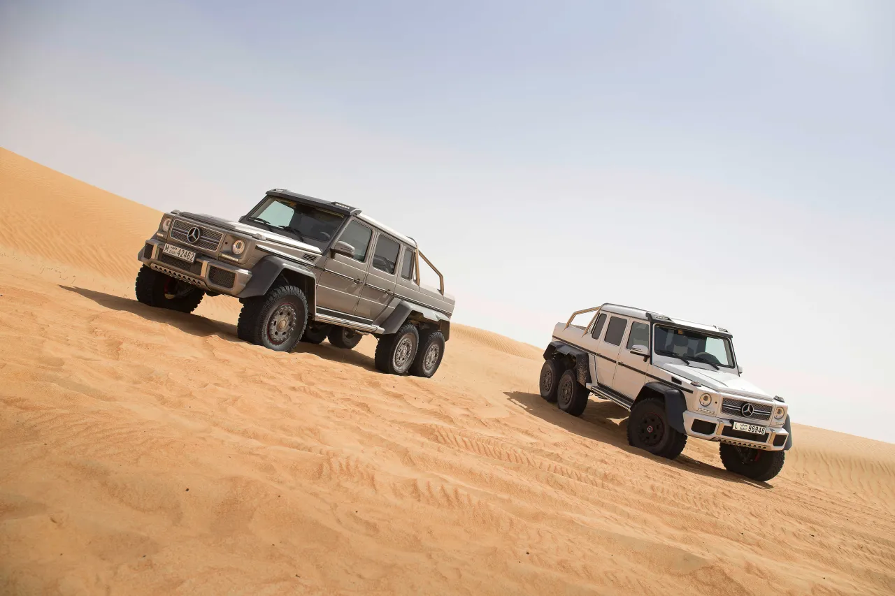 Mercedes G 63 AMG 6x6 off-road desert