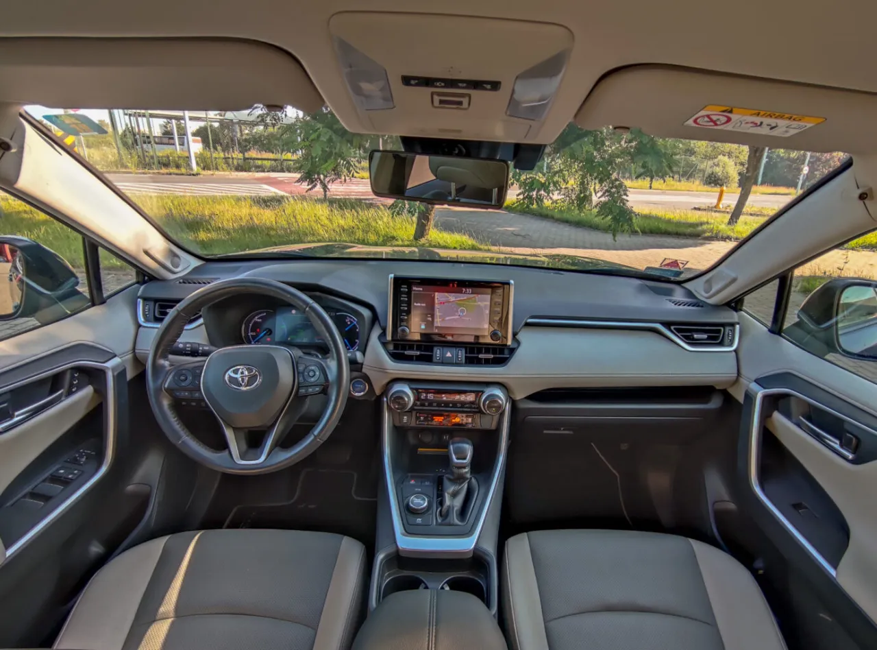 Wnętrze Toyota RAV4