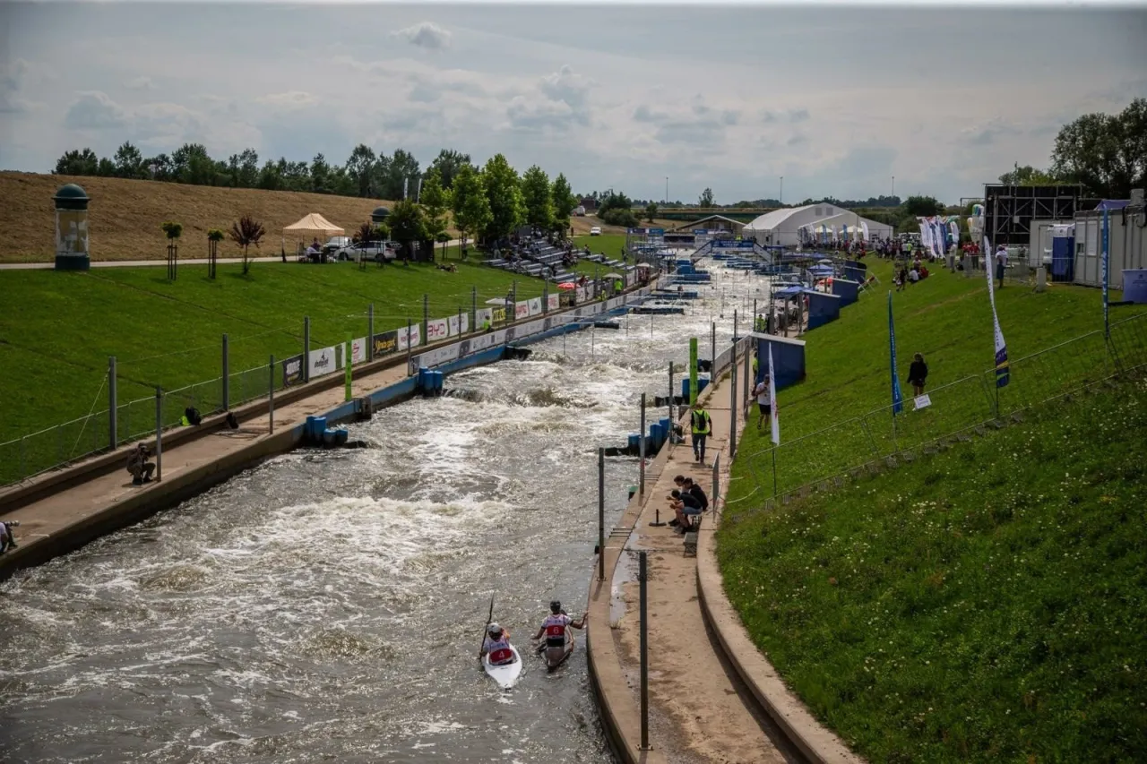 Tor kajakarstwa g&oacute;rskiego Kolna Krak&oacute;w widok z g&oacute;ry