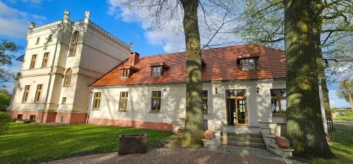 Zdjęcie Dworek Ostoja - wyjątkowe miejsce na wydarzenia i tradycyjne dania