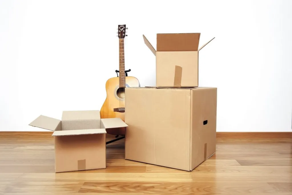 Zdjęcie Jak zapakować gitarę do wysyłki, aby uniknąć uszkodzeń podczas transportu