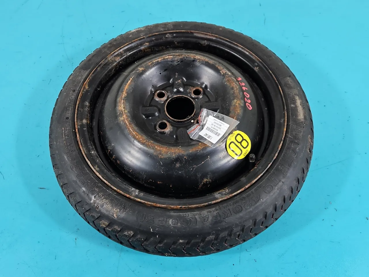 Toyota Yaris bagażnik koło zapasowe