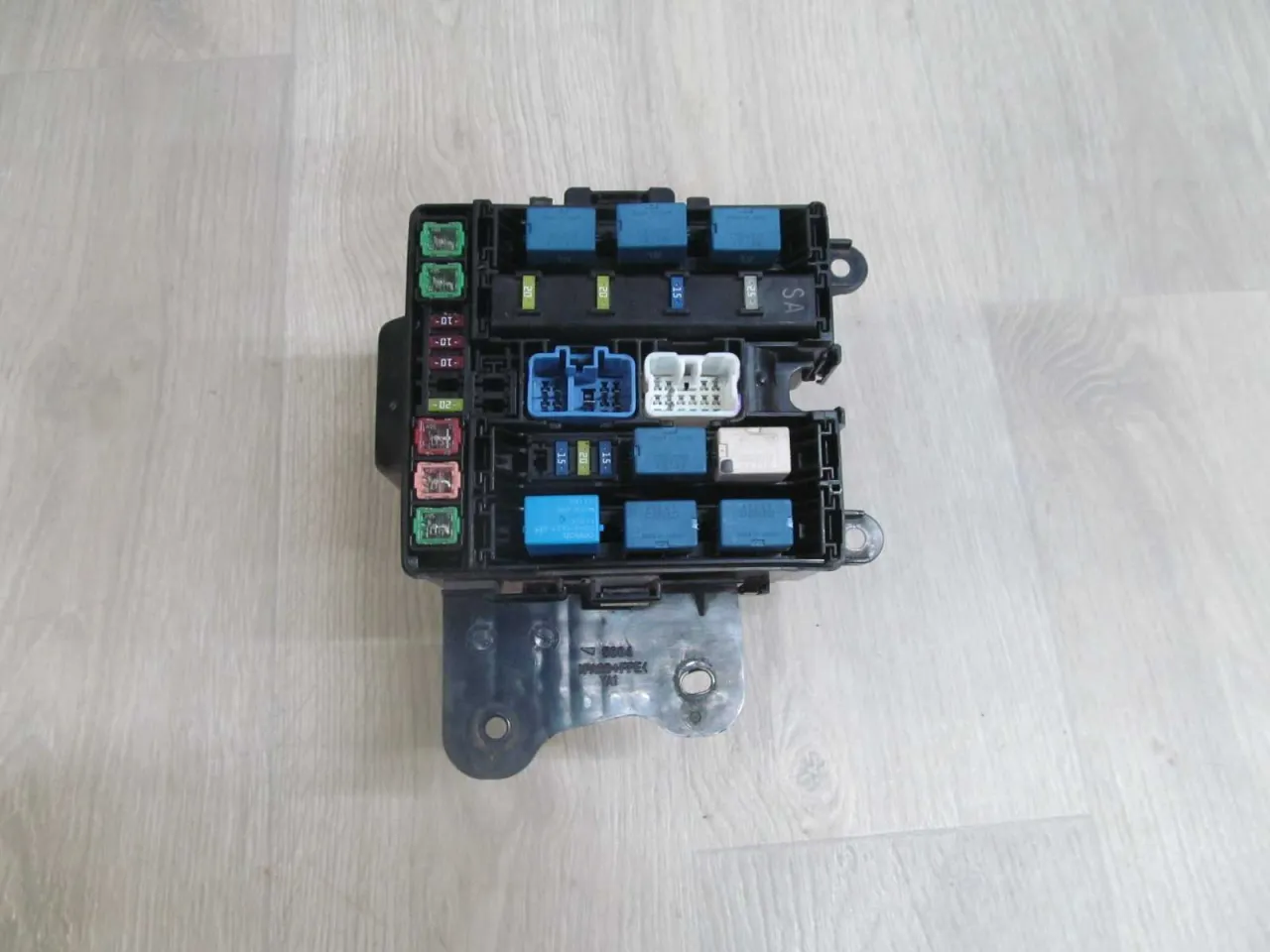 Zdjęcie Gdzie są bezpieczniki w Suzuki Grand Vitara? Oto ważne informacje