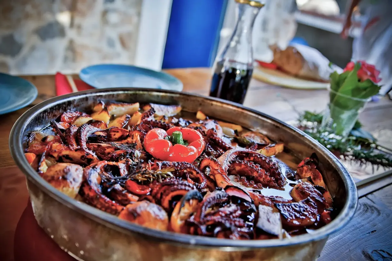 Kuchnia dalmatyńska peka owoce morza