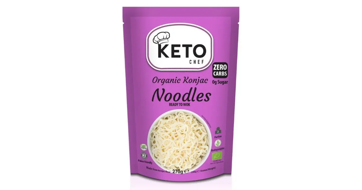 sklep z produktami keto, półka z makaronem konjac w supermarkecie