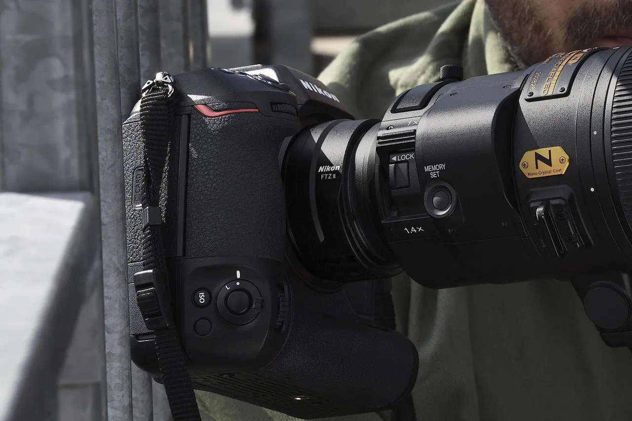 Nikon Z50 z adapterem FTZ II i obiektywem F-mount