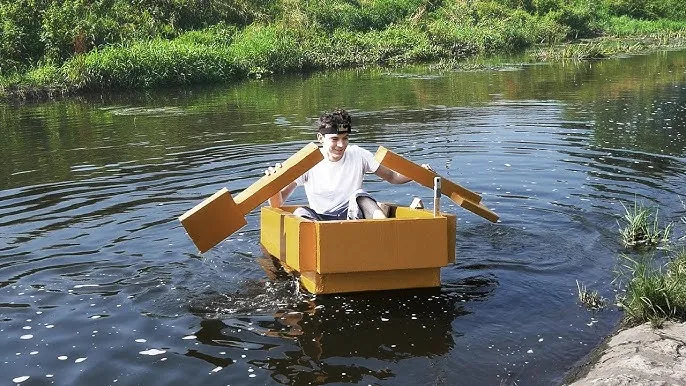 Impregnacja łódki z kartonu folią w płynie