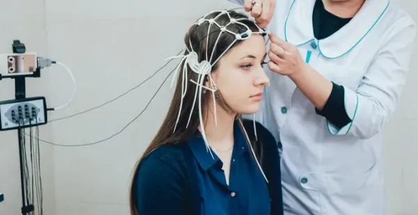 przygotowanie do eeg, czyste włosy przed eeg