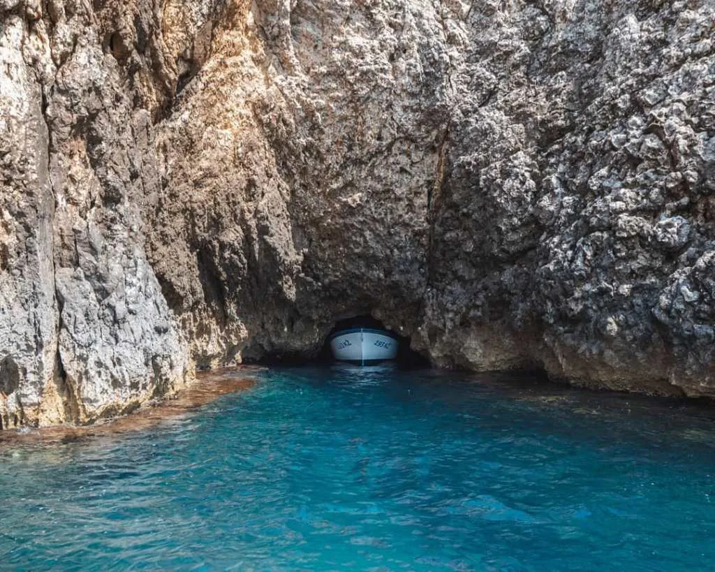 Błękitna Jaskinia Vis