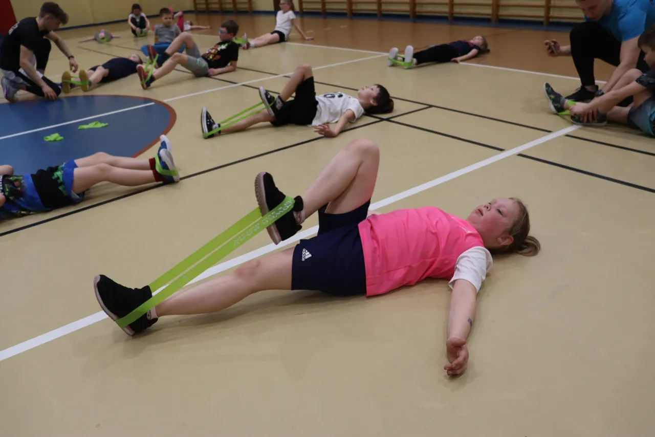 bezpieczne ćwiczenia z masą ciała dla nastolatk&oacute;w