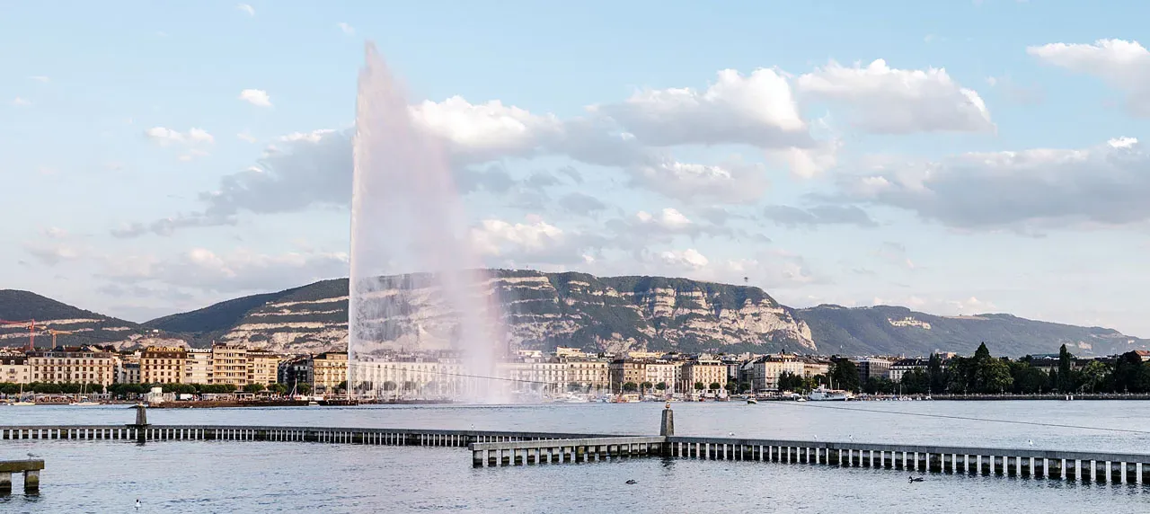 Jet d'eau Gen&egrave;ve lac L&eacute;man panorama