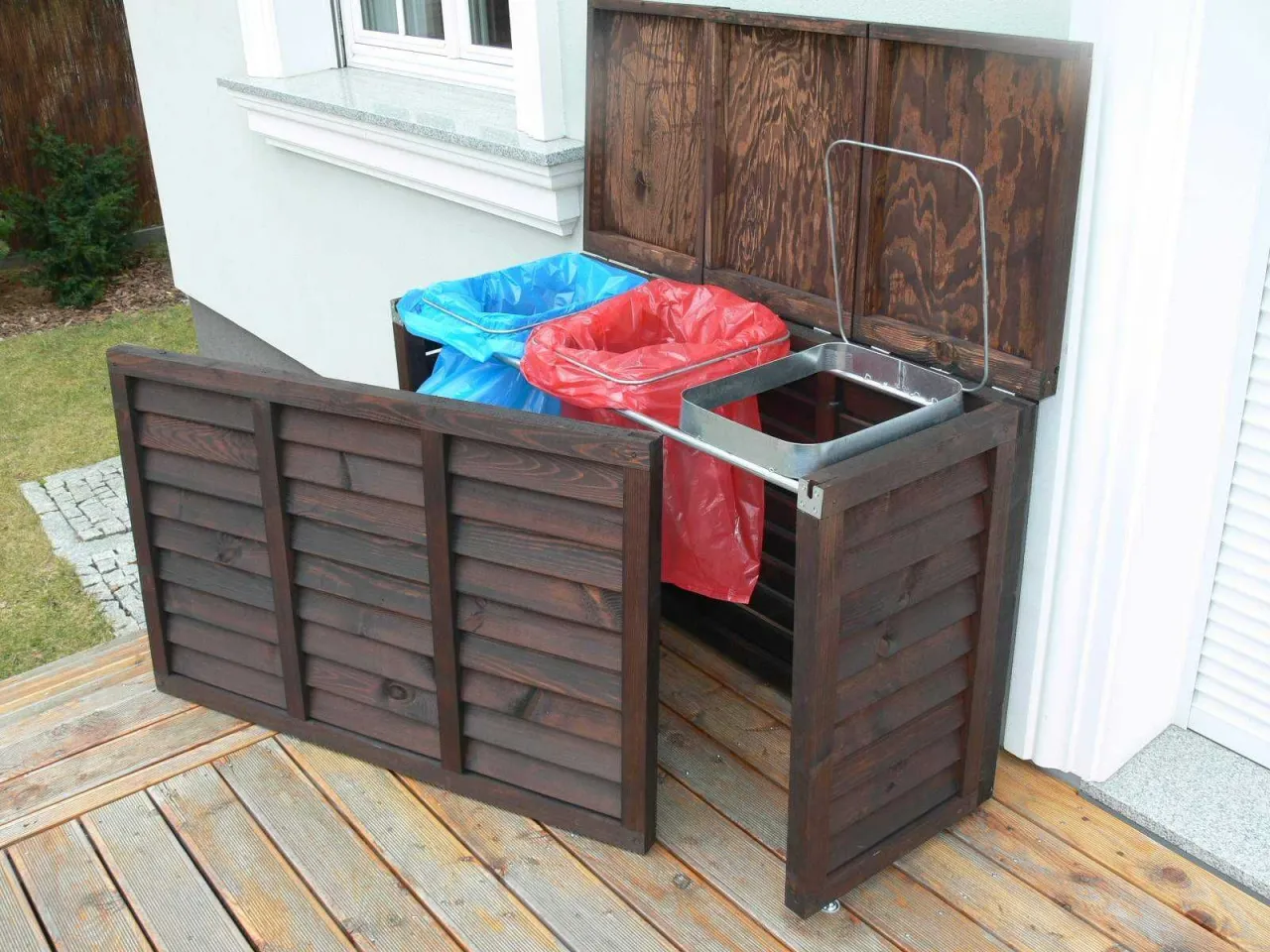 Stojak na worki z PCV i drewna