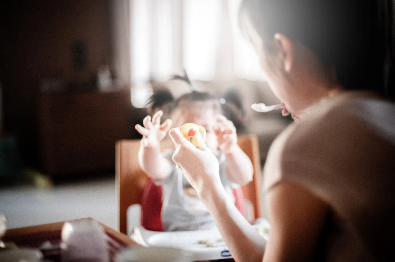 Zdjęcie Ile się płaci opiekunce za godzinę? Odkryj zaskakujące stawki w Polsce