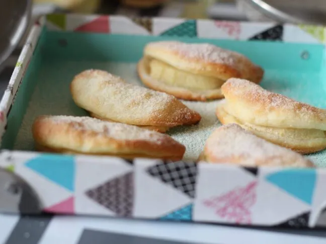 ciastka w puszce z jabłkiem lub chlebem