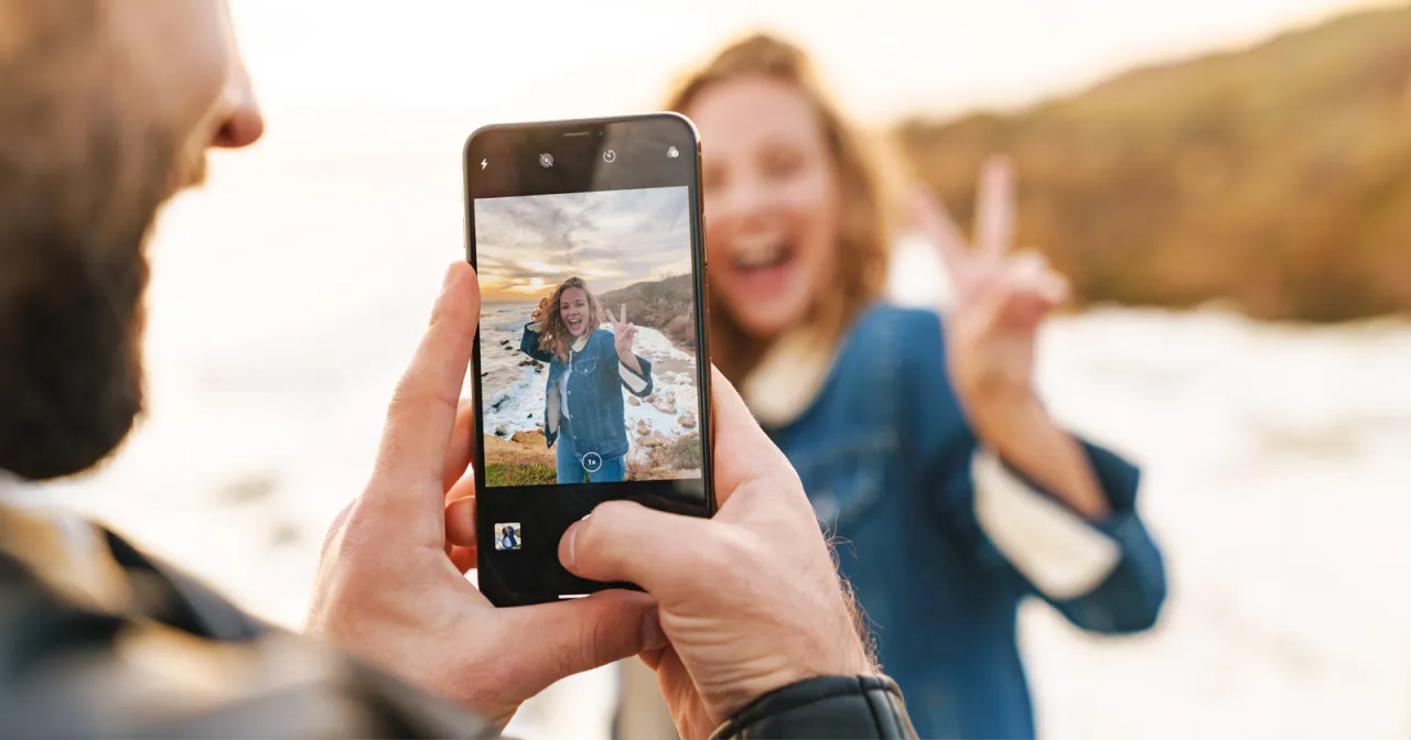 czysty obiektyw smartfona i siatka kompozycji