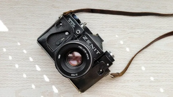 Zdjęcie Jak wyjąć kliszę z aparatu? Poradnik krok po kroku (uratuj zdjęcia!)