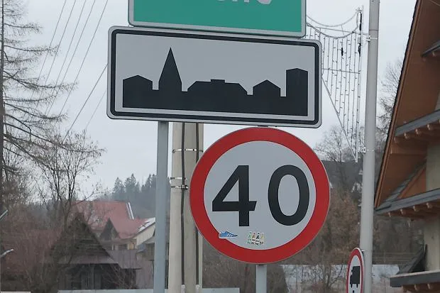 Zdjęcie Co to jest teren zabudowany i jakie ma znaczenie dla kierowców?