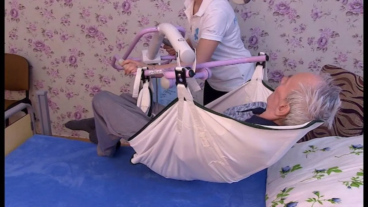 Zdjęcie Jak podnieść starszą osobę z podłogi bez ryzyka kontuzji