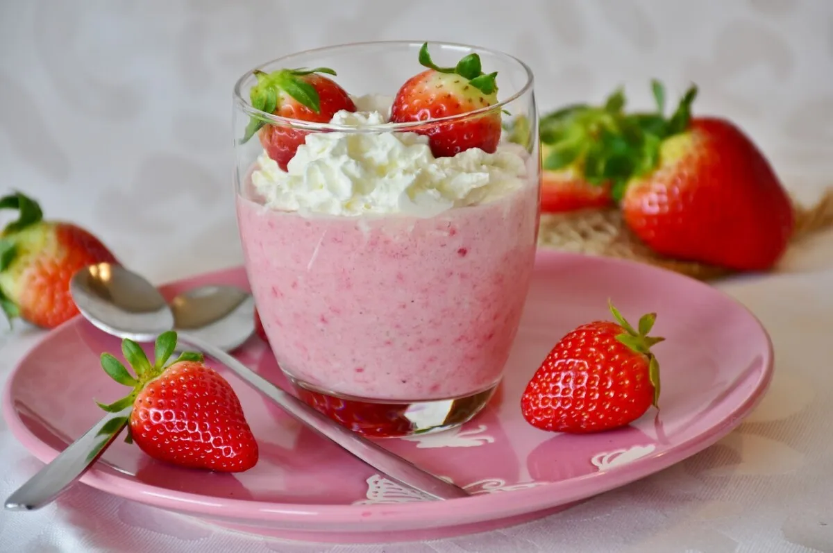 Zdjęcie Delicioso batido de fresas con helado en solo 10 minutos