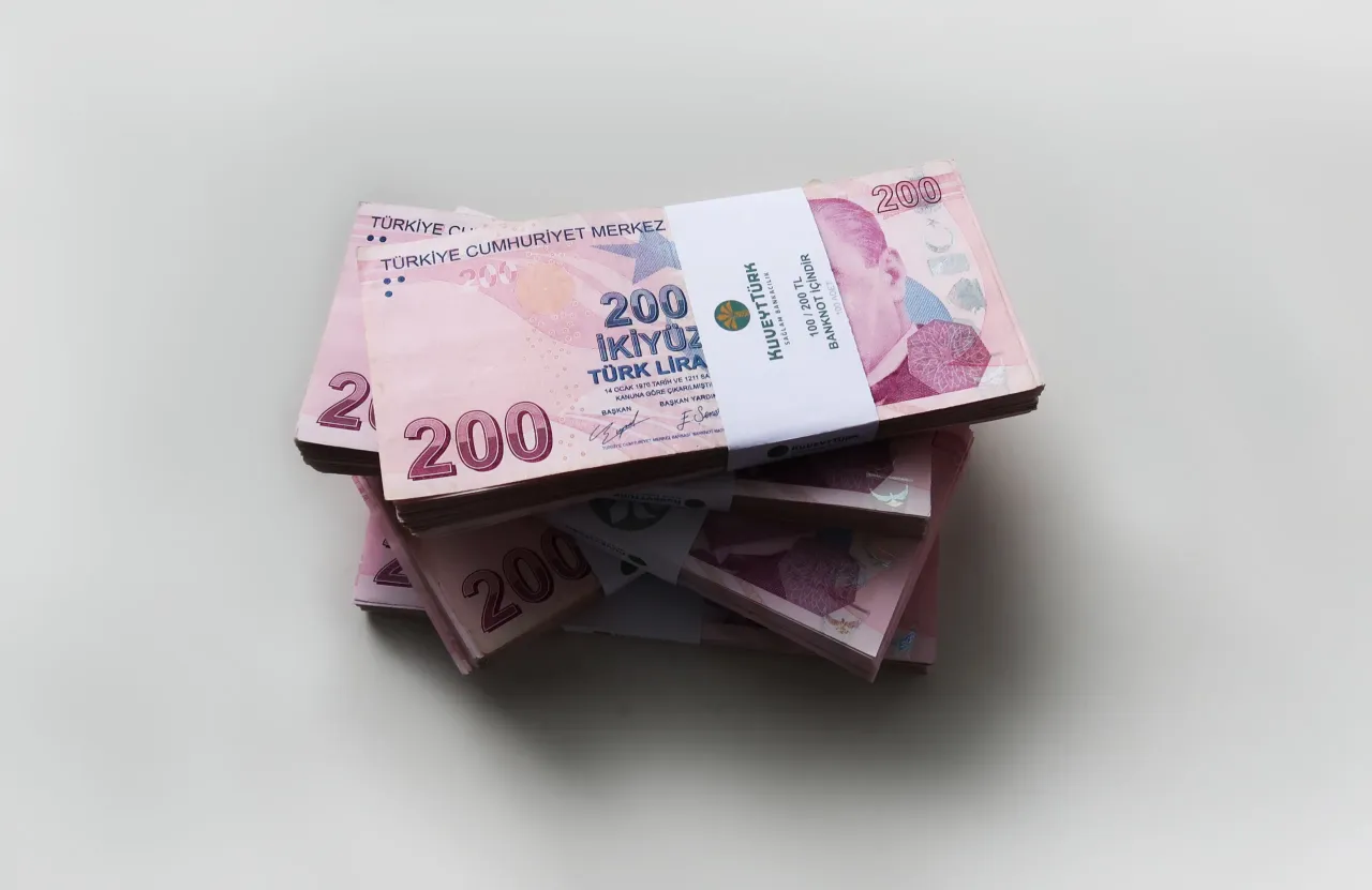 Zdjęcie Jaka waluta do Turcji? Sprawdź, co warto wiedzieć przed wyjazdem