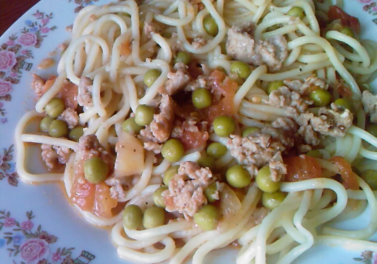 Zdjęcie Pyszne spaghetti z groszkiem: szybkie przepisy, które zaskoczą smakami