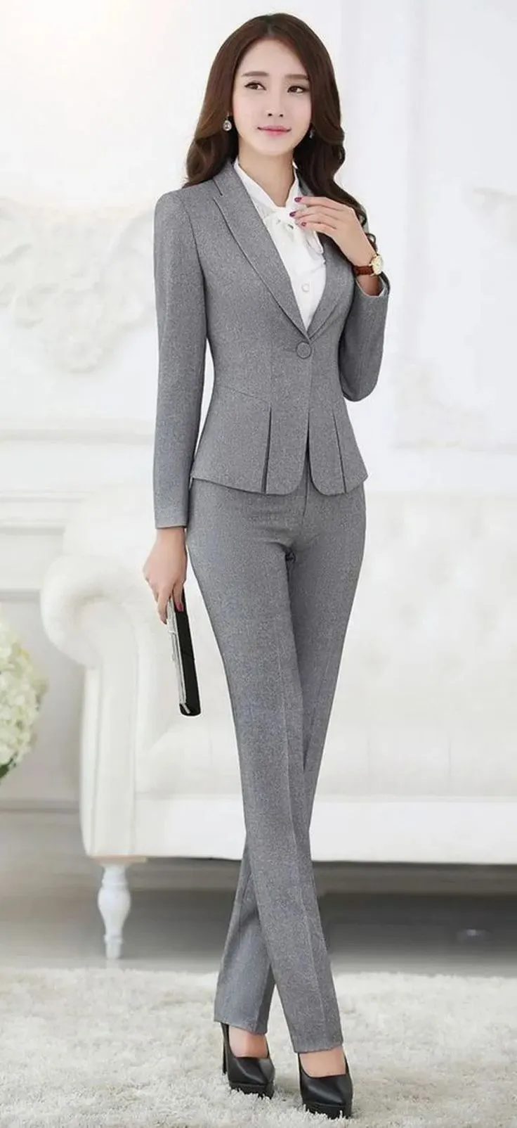 Zdjęcie Elegancki strój damski do pracy: Profesjonalny look bez stresu i wydatków