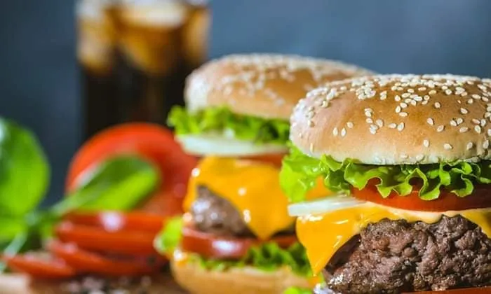 Zdjęcie Spiedo, Gastronomia, Hamburger: I segreti dell'asporto eccellente