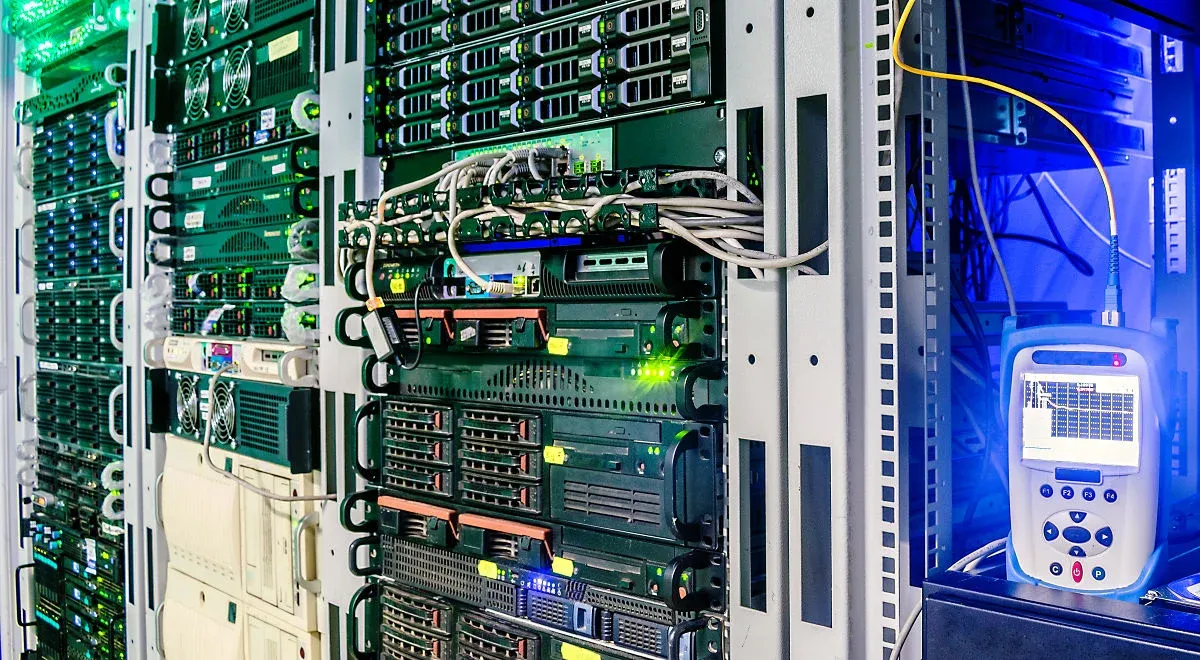 Zdjęcie Pierwszy internet w Polsce: Fascynująca historia i kluczowe wydarzenia