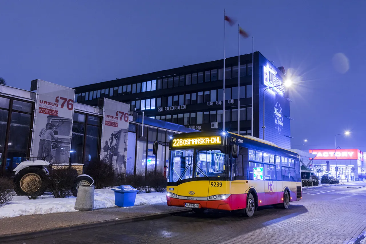 Zdjęcie Mobilis Warszawa - skąd odjeżdża i gdzie znaleźć przystanki