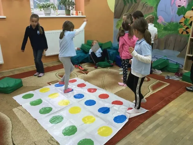 Zdjęcie Zabawy integracyjne klasy 4-6, które zbudują zgrany zespół w klasie