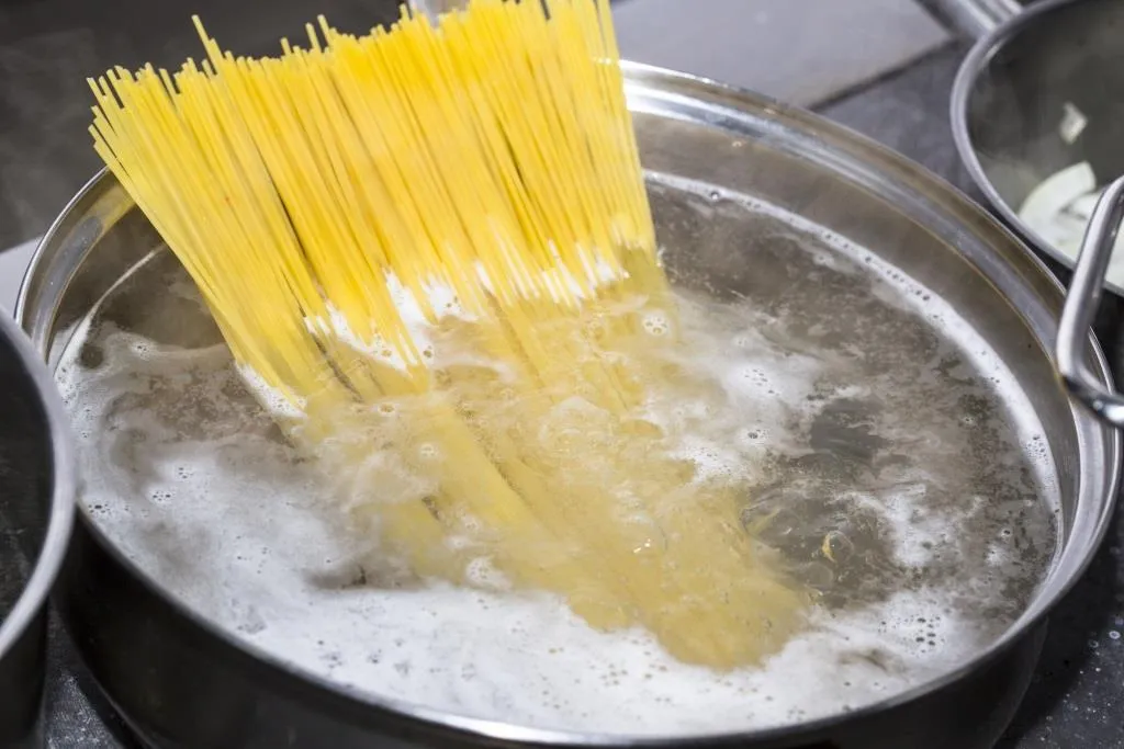 Zdjęcie Jak gotować makaron spaghetti perfekcyjnie, unikając błędów