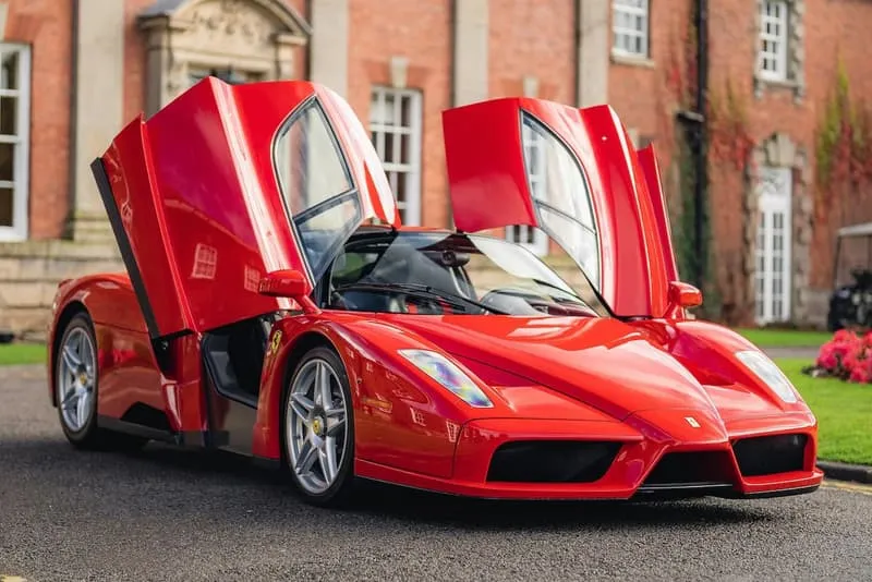 Zdjęcie Ile kosztuje Ferrari Enzo? Ceny, które mogą Cię zaskoczyć